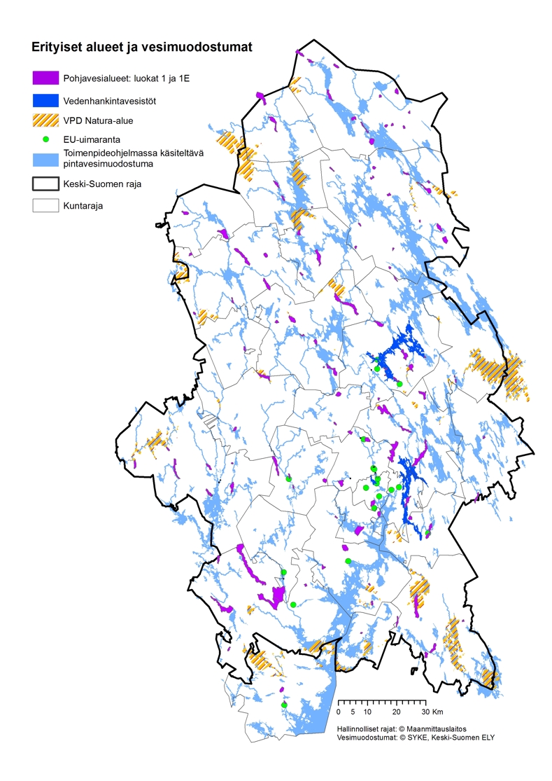 Tässä kartassa on esitetty toimenpideohjelmassa käsiteltävät pintavesimuodostumat, 1 ja 1 E-luokan pohjavesialueet, vedenottovesistöt sekä Natura-alueet ja EU-uimarannat.