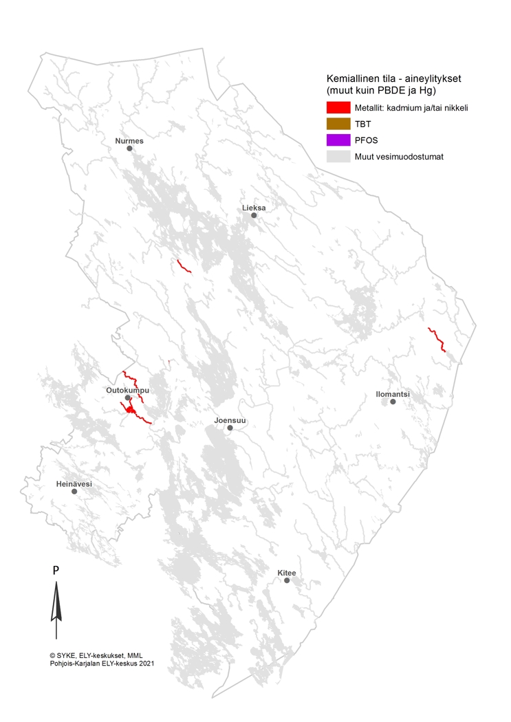 Kartta Pohjois-Karjalan vesistöjen kemiallisesta tilasta. Siihen on merkitty punaisella vesimuodostumat, joissa kadmiumin ja/tai nikkelin ympäristönlaatunormi ylittyy ja tila on hyvää huonompi.
