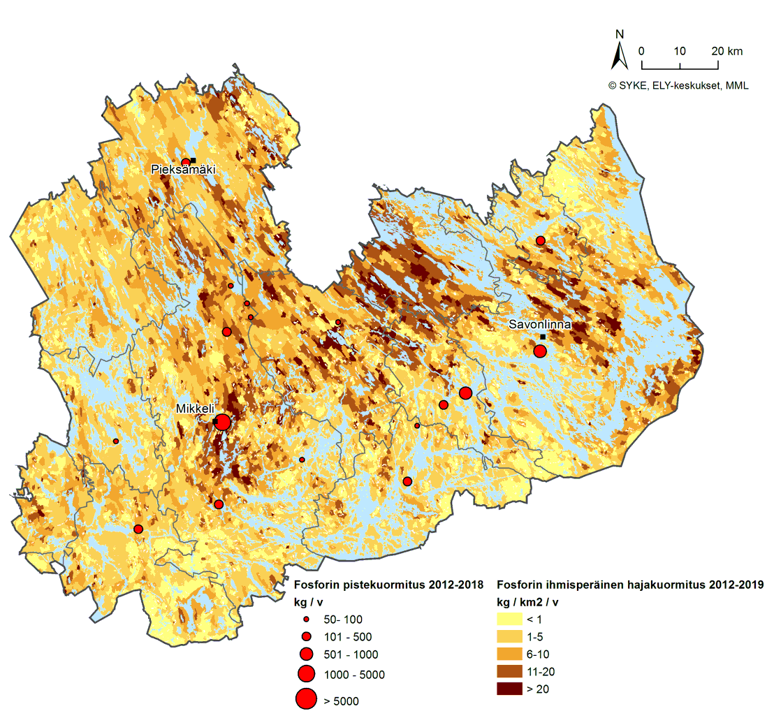 Etelä-Savon kartta, jossa on esitetty ihmistoiminnasta johtuva fosforikuormitus maakunnan pintavesiin. Hajakuormituksen määrä valuma-alueilla on kuvattu ruskean eri sävyinä ja vesistöön johdettu pistemäinen kuormitus pistemäisinä symboleina.