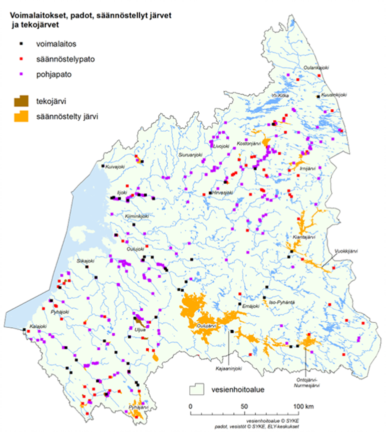 Kartta. Voimalaitokset, padot, säännöstelyjärvet sekä tekojärvet Oulujoen–Iijoen vesienhoitoalueella.